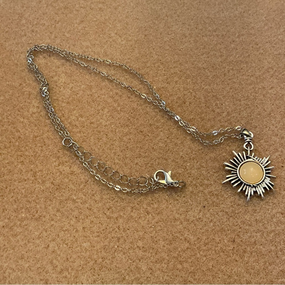 Beautiful Sun Star Necklace 23” BN